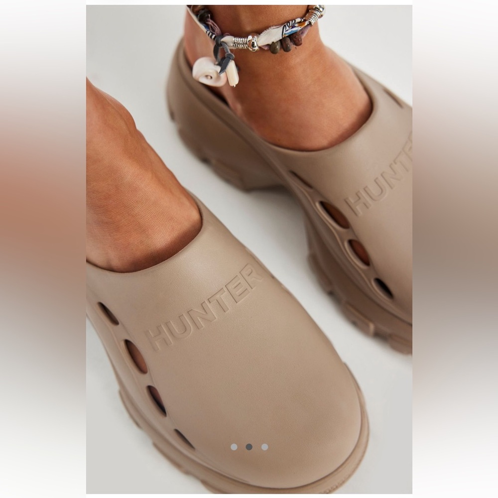 Hunter Bryce Clogs | Blush | Size 8 | Gently Used - Picture 2 of 5